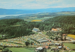 Postkort, Hamar, flyfoto, Hedmarktoppen Motell og Camping, p