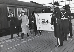 Kong Gustav VI Adolf besøker Oslo. Mars 1952. Mottas på Østb