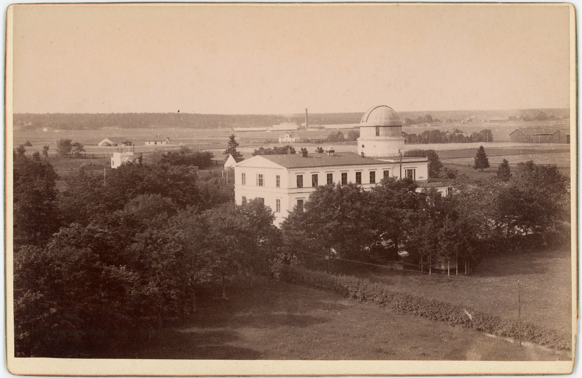 Kabinettsfotografi - Observatoriet från norr, Luthagen, Uppsala före 1890