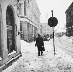 Voldsomt snøvær i Oslo. Nygata. Febr. 1954
