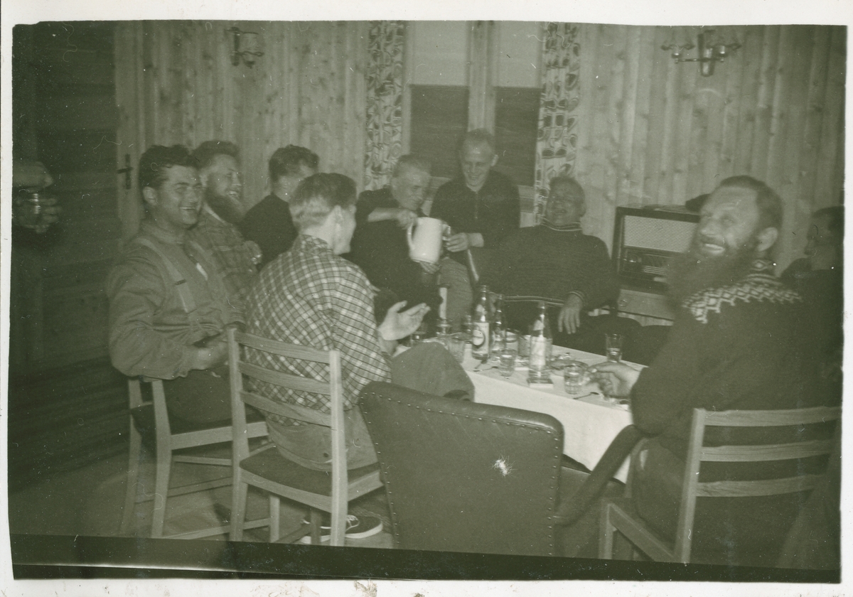 Avløsningsfesten. Overvintring på Bjørnøya 1957-58