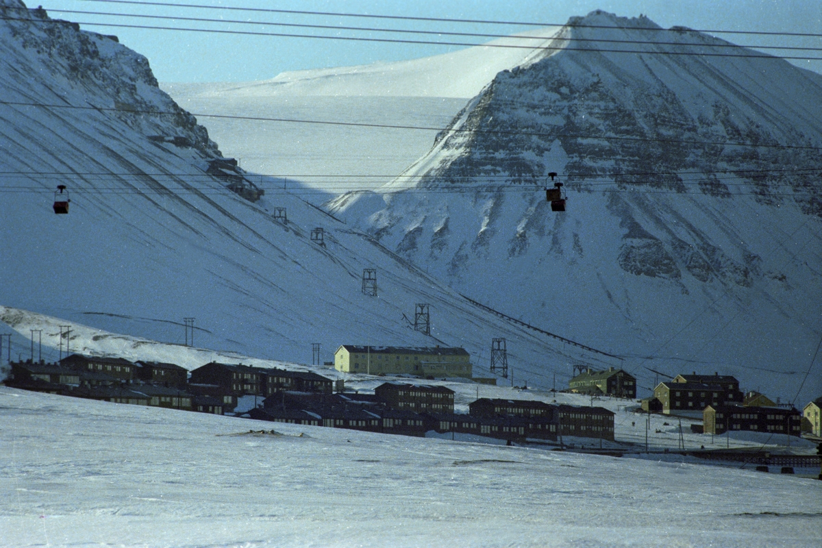 Longyearbyen mot Sarkofagen.