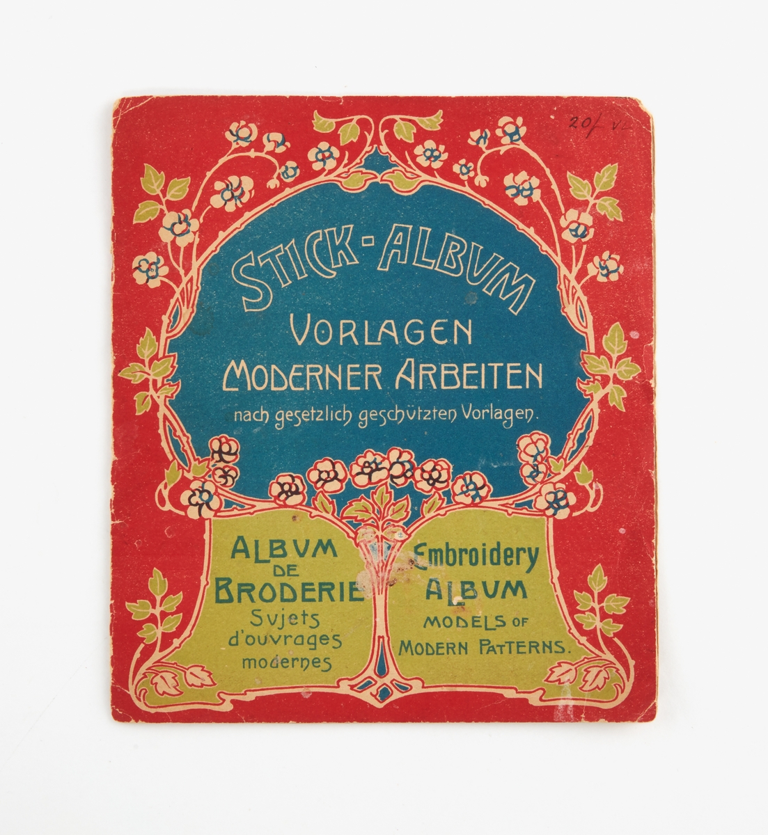 Mönsterbok "Stick-Album, Vorlagen Moderner Arbeiten. Nach gesetzlich geschützen Vorlagen". Printed in Bavaria.