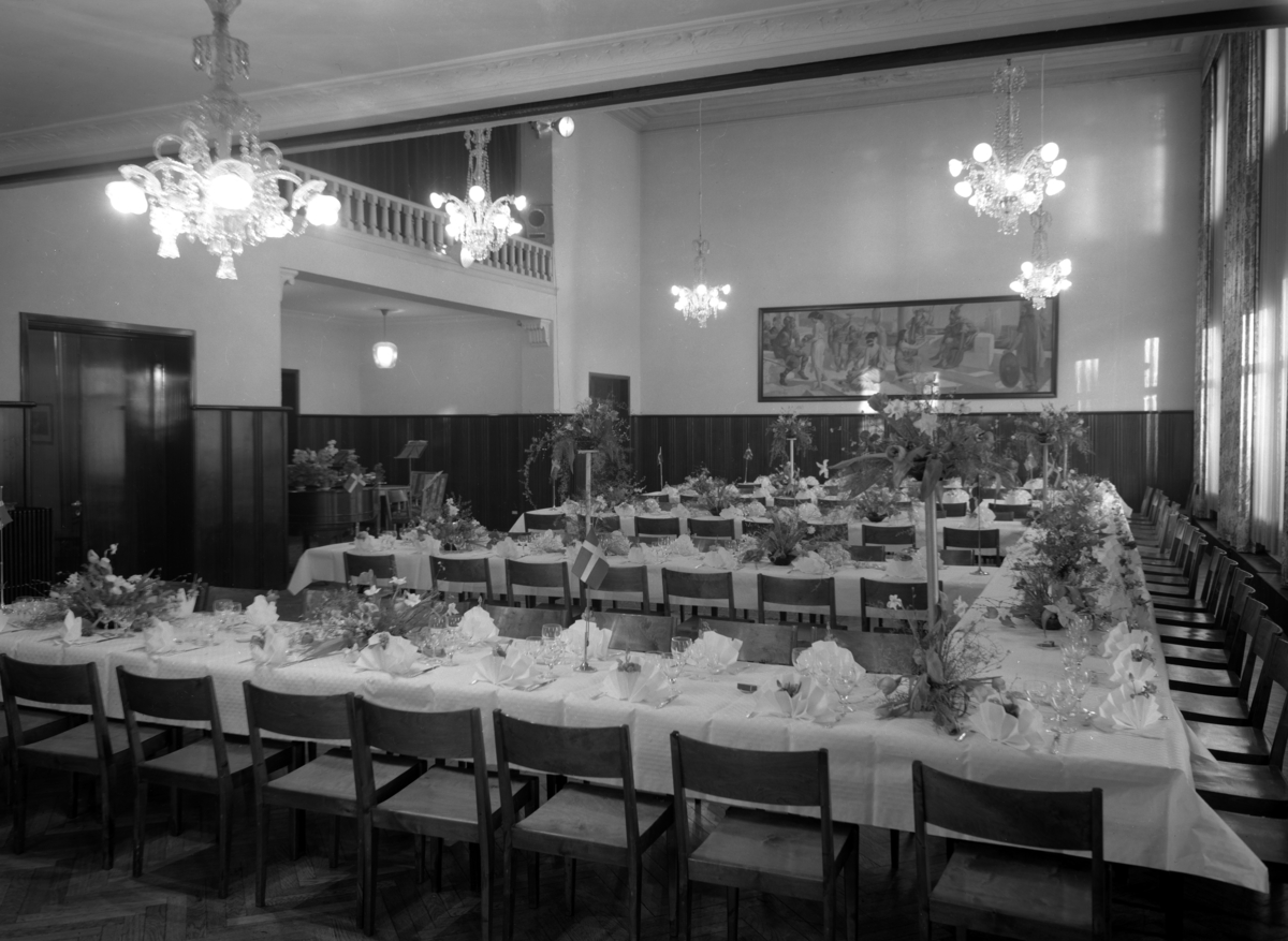 Grand hotells festvåning uppdukad för Trädgårdsmästarföreningen år 1947.