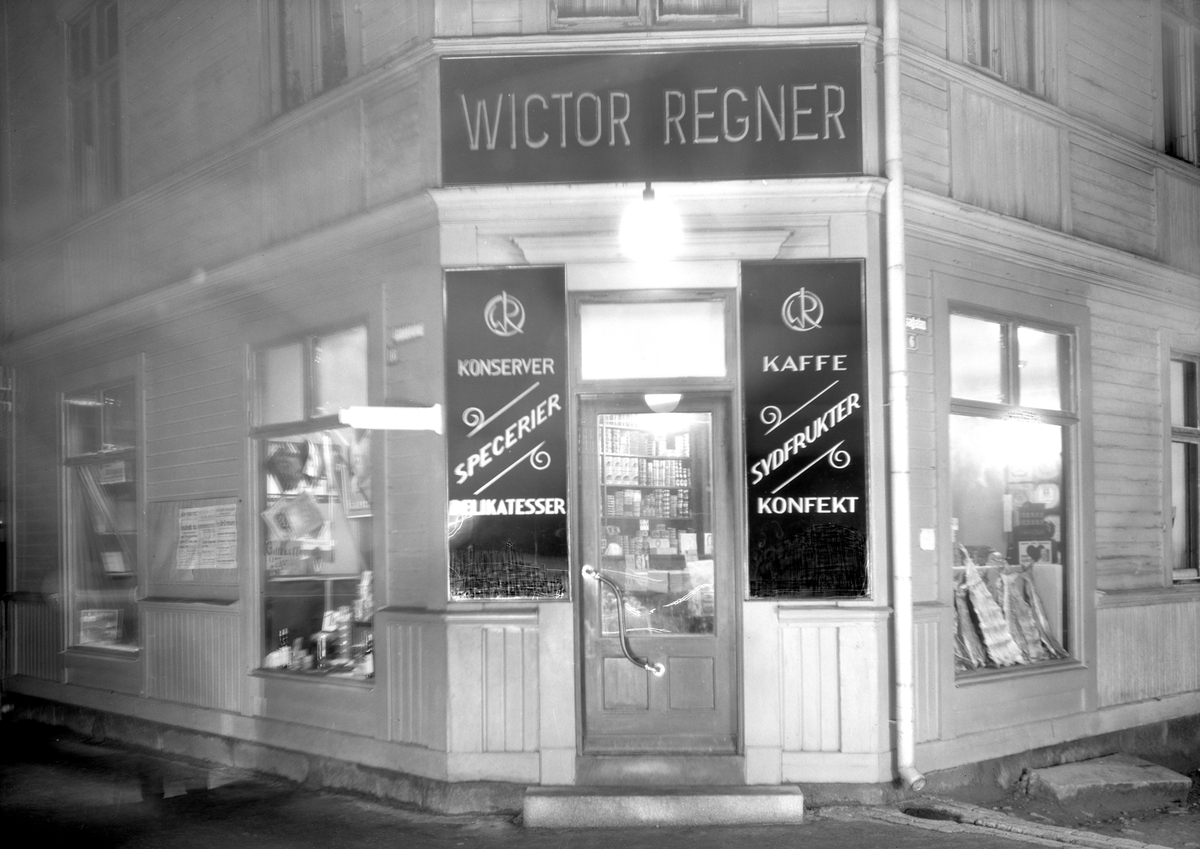 Wictor Regners butik på Herrhagen i hörnet av Vasagatan och Långgatan år 1931.