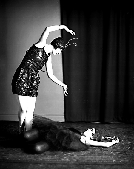 Två kvinnor på scen.
Fotografens ant: Majken Liljegrens Dansskola.