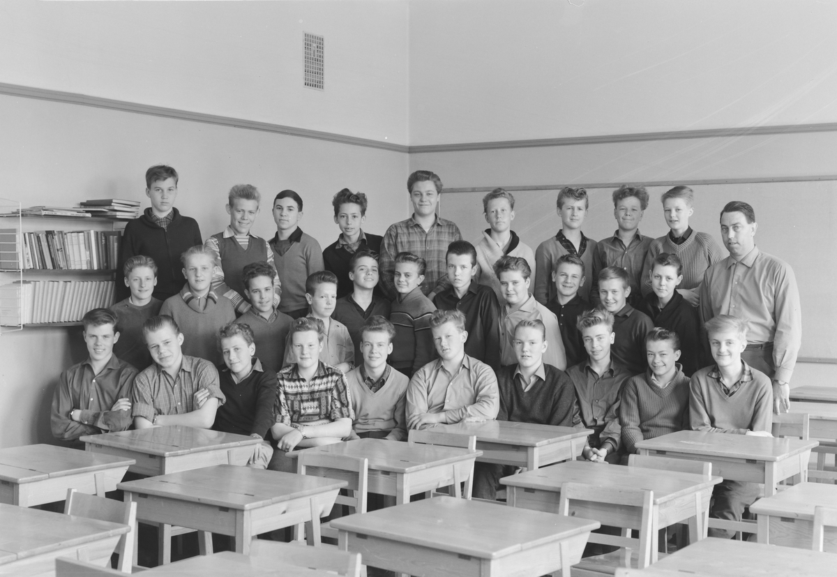 Engelbrektsskolan, klassrumsinteriör, skolbarn med Sven Lagerlöf, klass 8G, sal 9.
