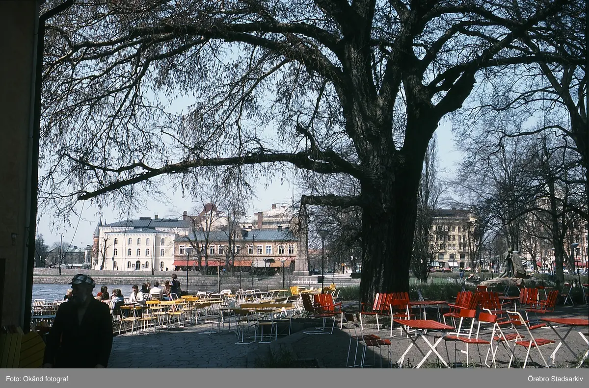 Hälls uteservering i Centralparken, 1970-tal - Örebro Stadsarkiv ...