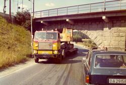 Transport med Volvo lastebil og Brøyt gravemaskin i Ringerik
