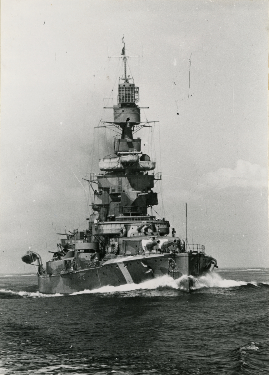 Pansarskeppet Sverige juli 1944.