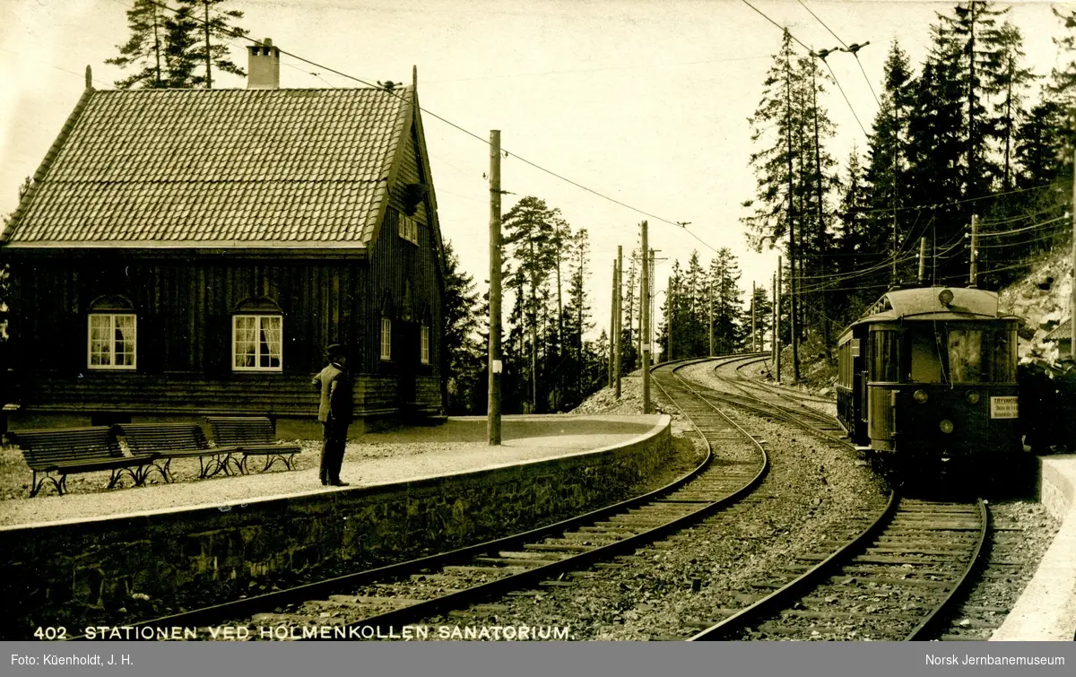 Holmenkollbanen ved Holmenkollen Sanatorium stasjon