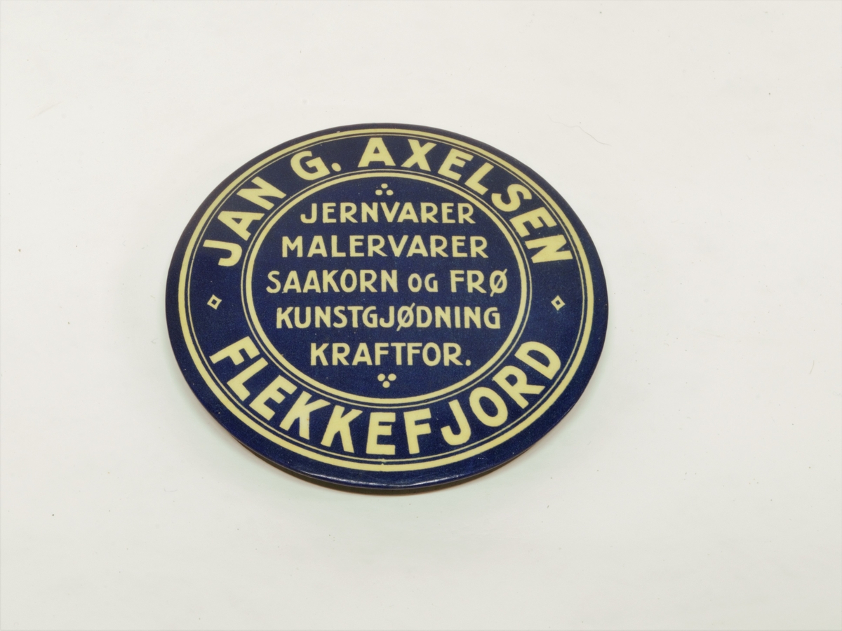Lite rundt speil med bedriftsmarkedføring for Jan G. Axelsen i Flekkefjord trykt på andre siden.