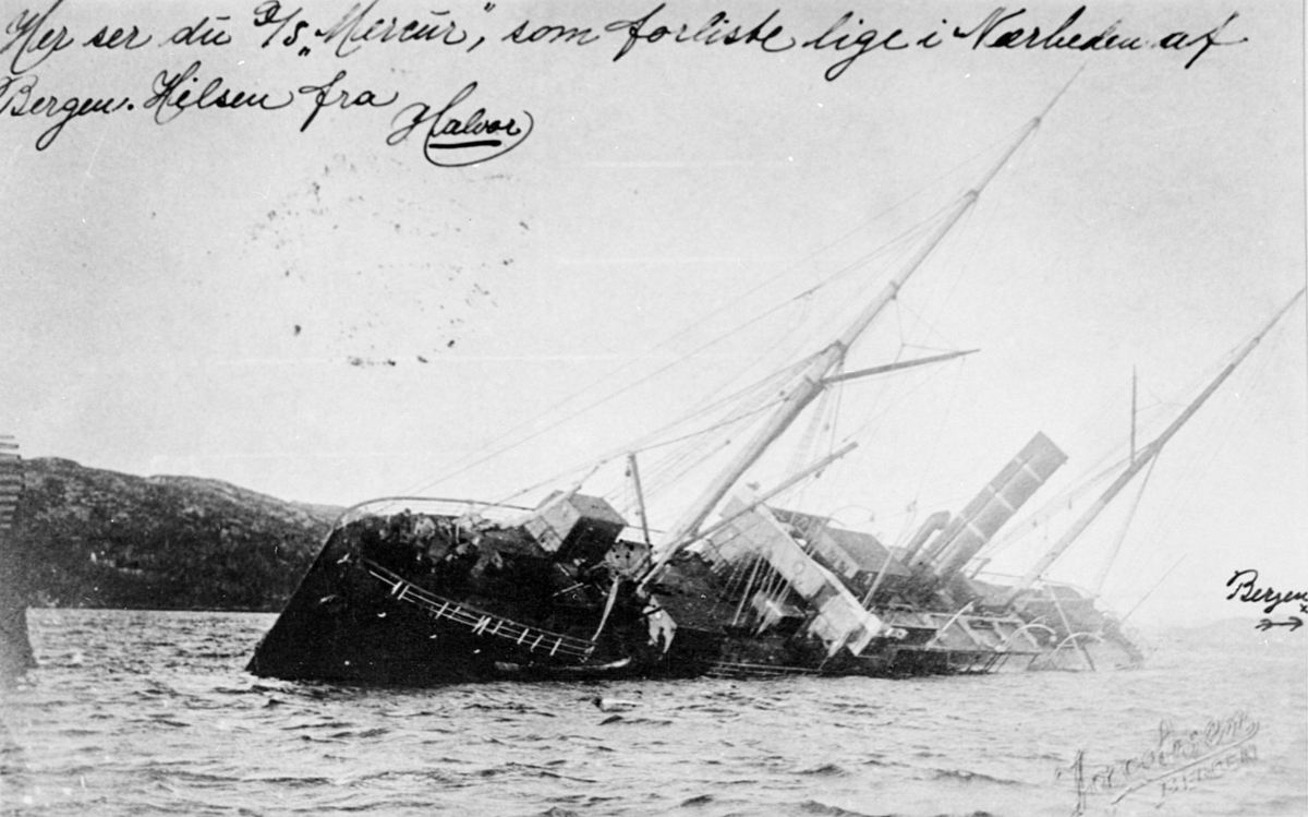 Dampskipet DS Mercur fotografert under grunnstøting i 1906