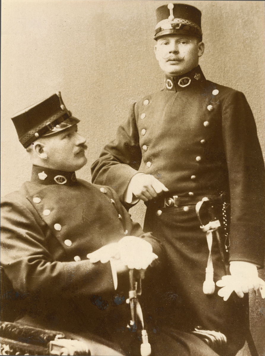 Poliskonstaplarna Theodor Johansson och Manfred Lundin, Växjö 1912.
Ateljéfoto.