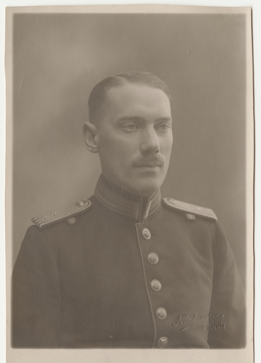 Porträtt av Oscar Frisell, löjtnant vid Dalregementet I 13.