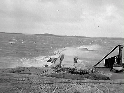 Höststormen 1969. Gårda brygga i Ölmevalla förstördes.