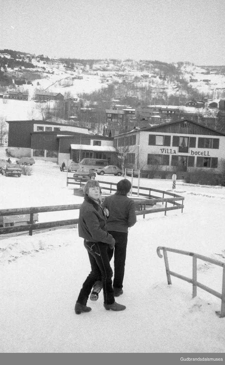 Prekeil'n, skuleavis Vågå ungdomsskule, 1974-84.
Vinter i vågå.  Vågå Hotel. Knut Åsen.