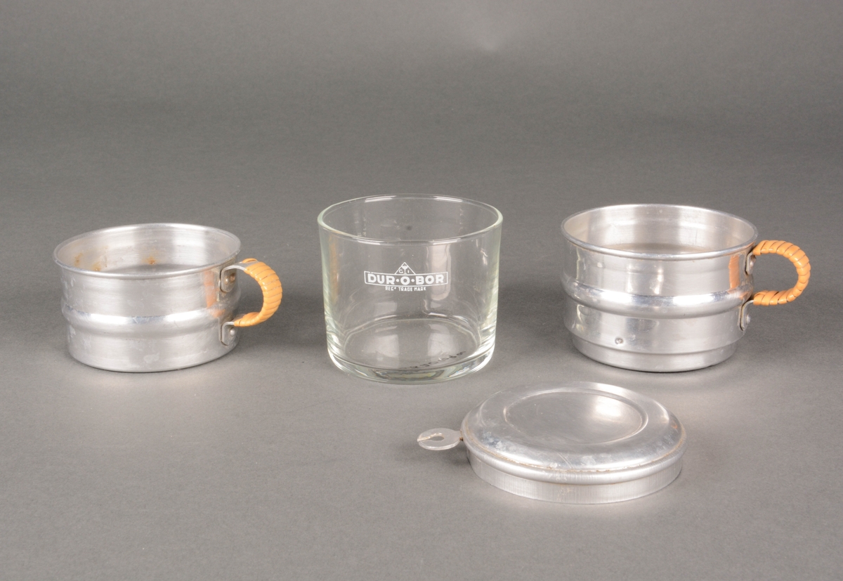 Teglass i 4 deler. Glassholder i metall med hank, glass, Tesil med hank og lokk.