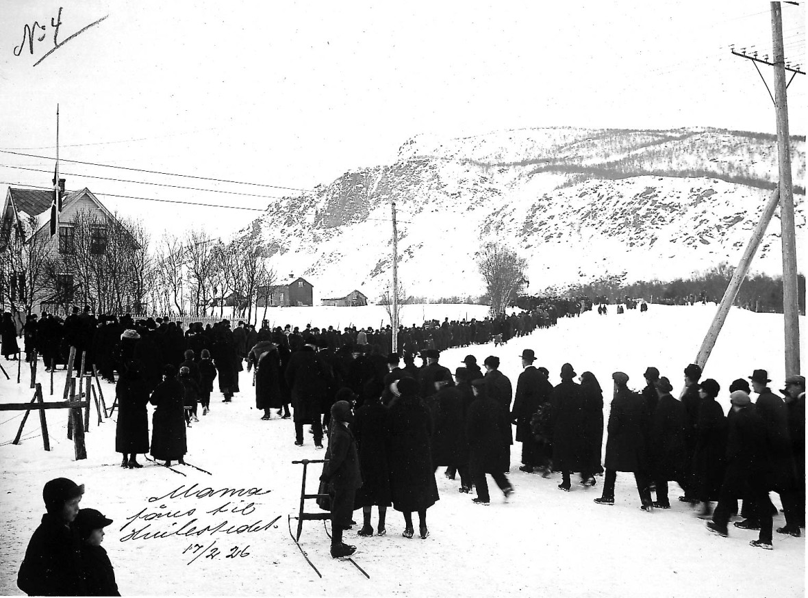 Gravfølge. Maren Frederiksens begravelse 17. februar 1926.
