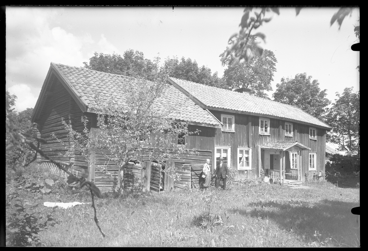 Karbenning socken, Örbäcks by, "Anders Lars'' gård.
Mangårdsbyggnad med källarbod.