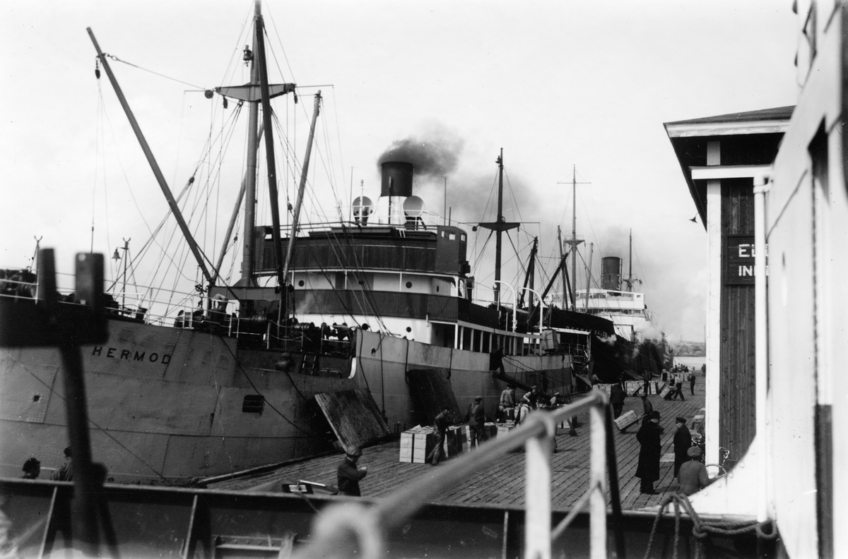 Skeppning vid Munksunds sulfitfabrik.