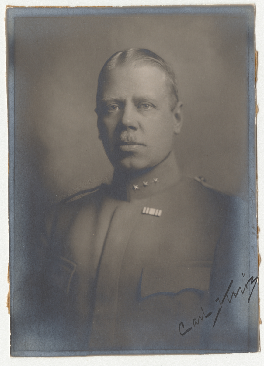Porträtt av Carl Knös, ryttmästare vid kavalleriet.