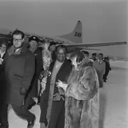 Louis Armstrong ankommer Oslo via Fornebu flyplass 2 februar