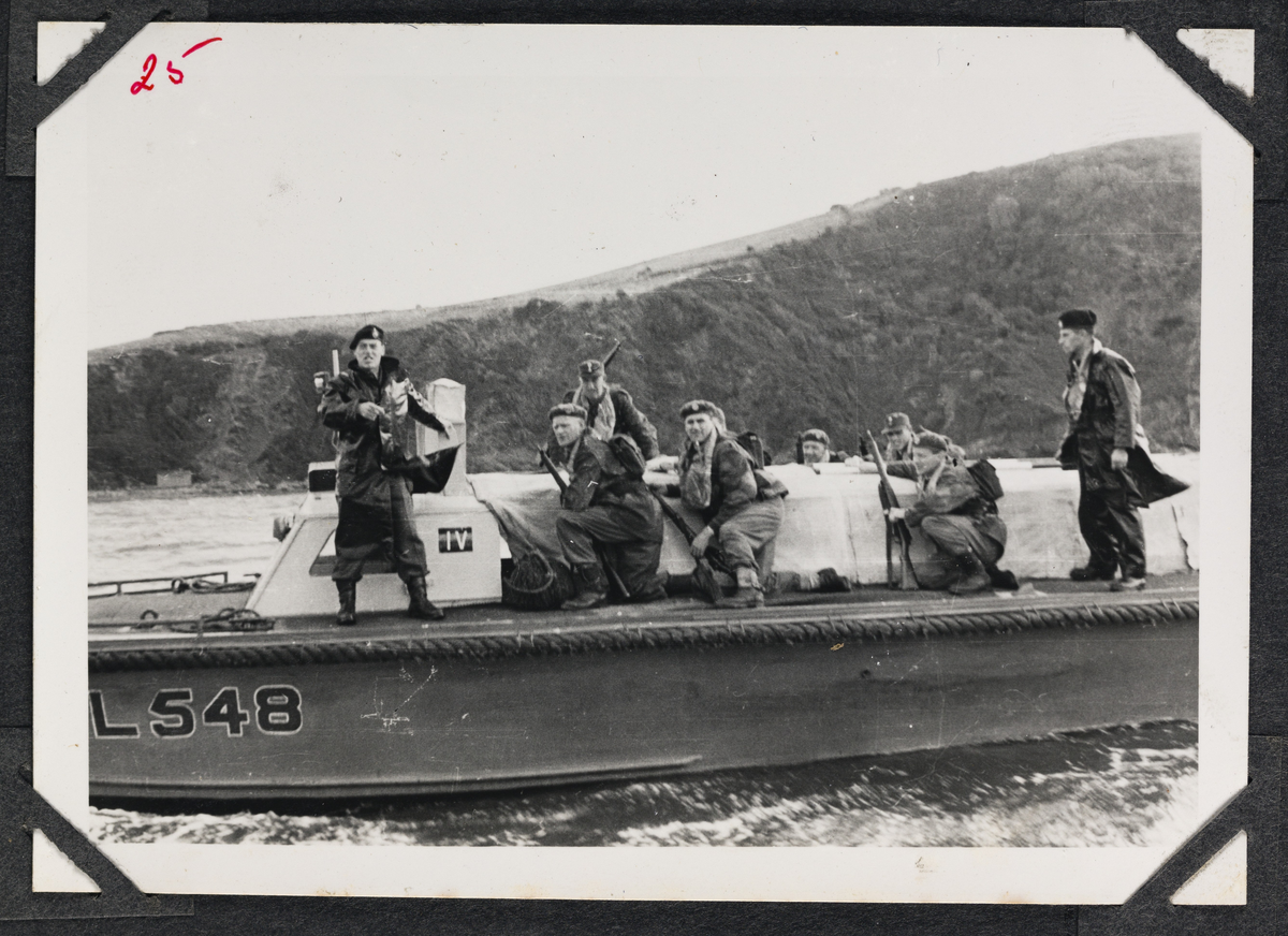 Soldater i Heimevernet på feltøvelse med båt.