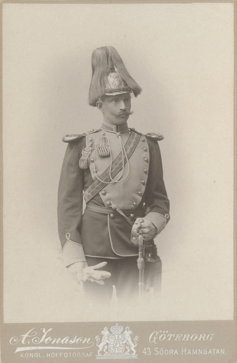 Porträtt av Axel Lindgren, underlöjtnant vid Norrlands dragonregemente.