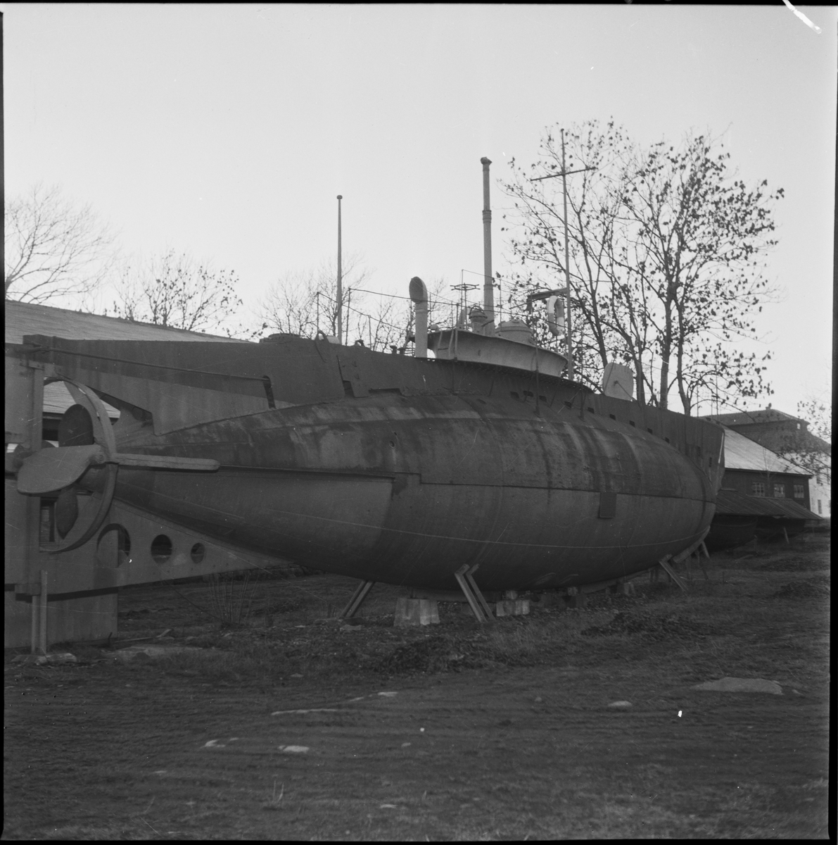 Undervattensbåten N:o 1, Hajen, uppställd på Lindholmen i Karlskrona såsom museiföremål. Sveriges första undervattensbåt. Färdig I904.