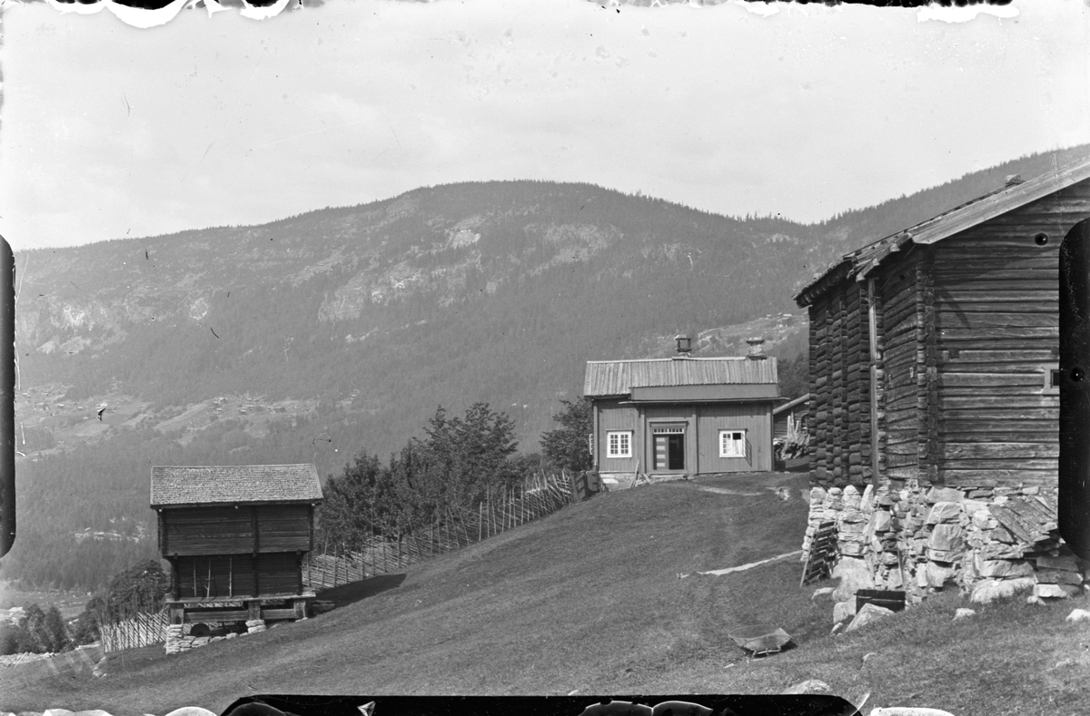 Bilde viser Jonsjord nord

Fotosamling etter Øystein O. Jonsjords (1895-1968), Tinn.