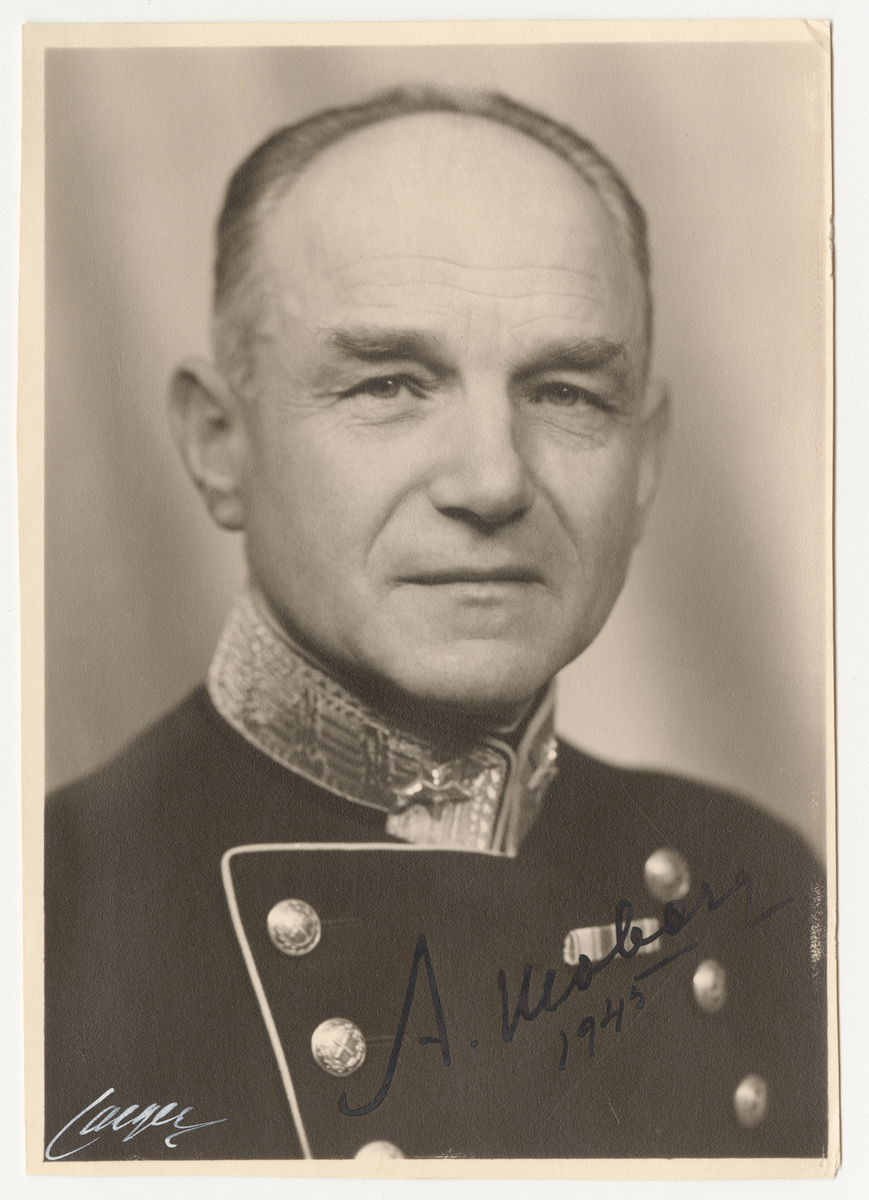 Porträtt av generalmajor Arvid Moberg.