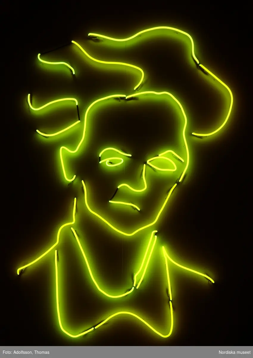 Porträtt av författaren August Strindbergs ansikte, en face.