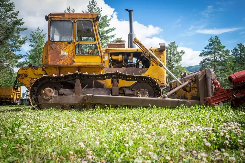 Bildet viser en bulldozer i museumsparken