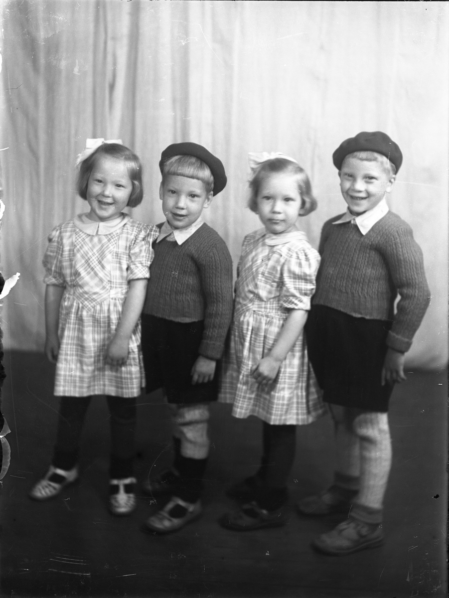 Portrett av fire søte barn