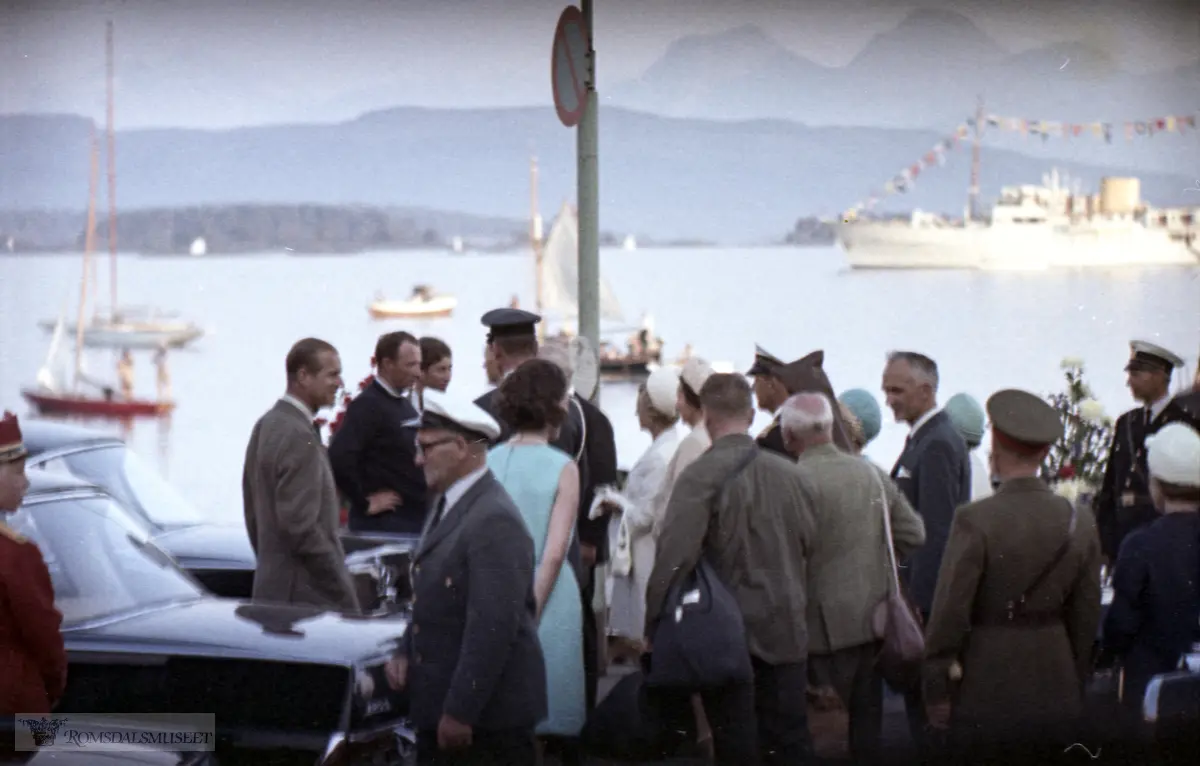 Kongeskipet Norge på Moldefjorden..Dronning Elizabeth II og Kong Olav V og deres familier under feriebesøket i Romsdal 09.08.1969.