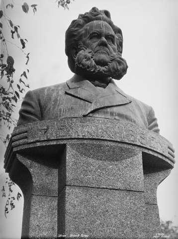 Prot: Byerne - Skien, Ibsen-statuen