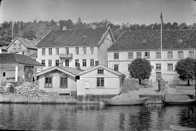 Prot: Kragerø Bredsdorfs hus 1942