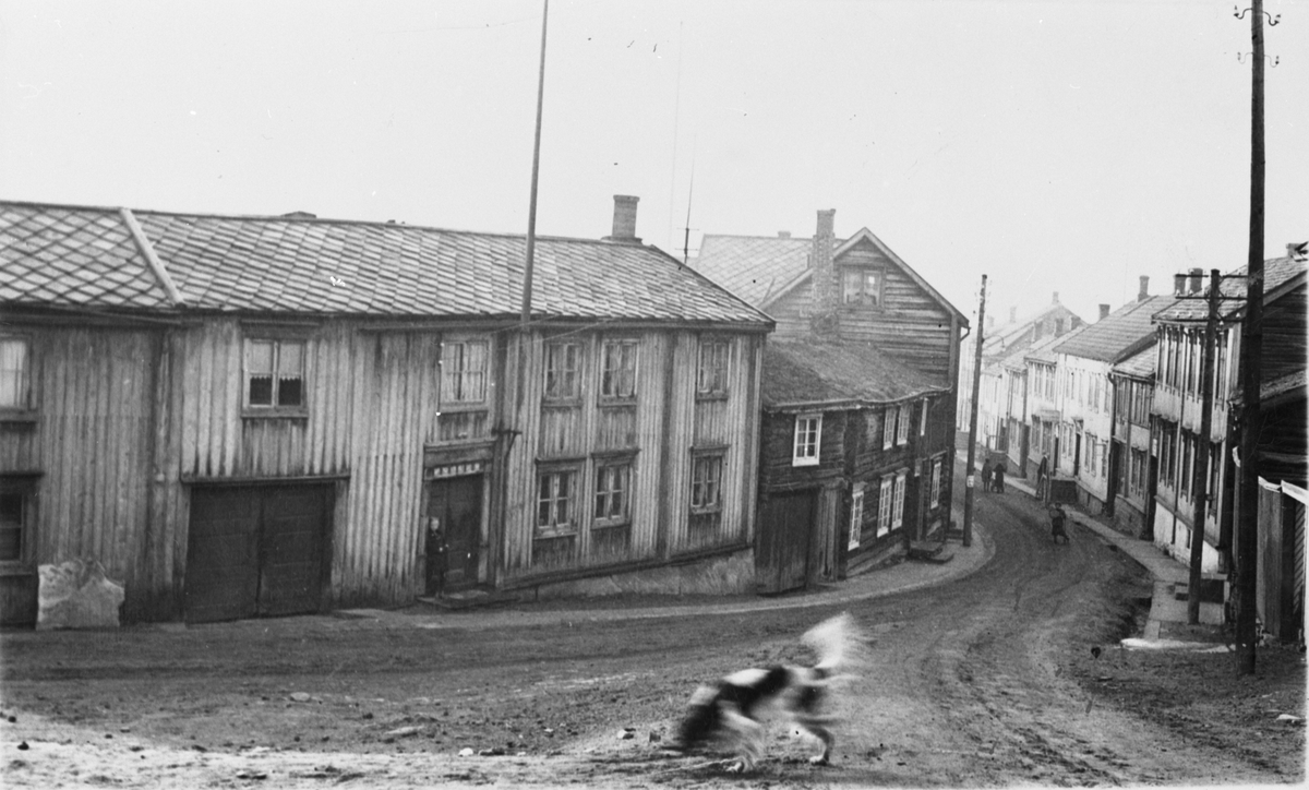 Bebyggelse i Mørkstubakken sett fra Hyttstuggu, Røros