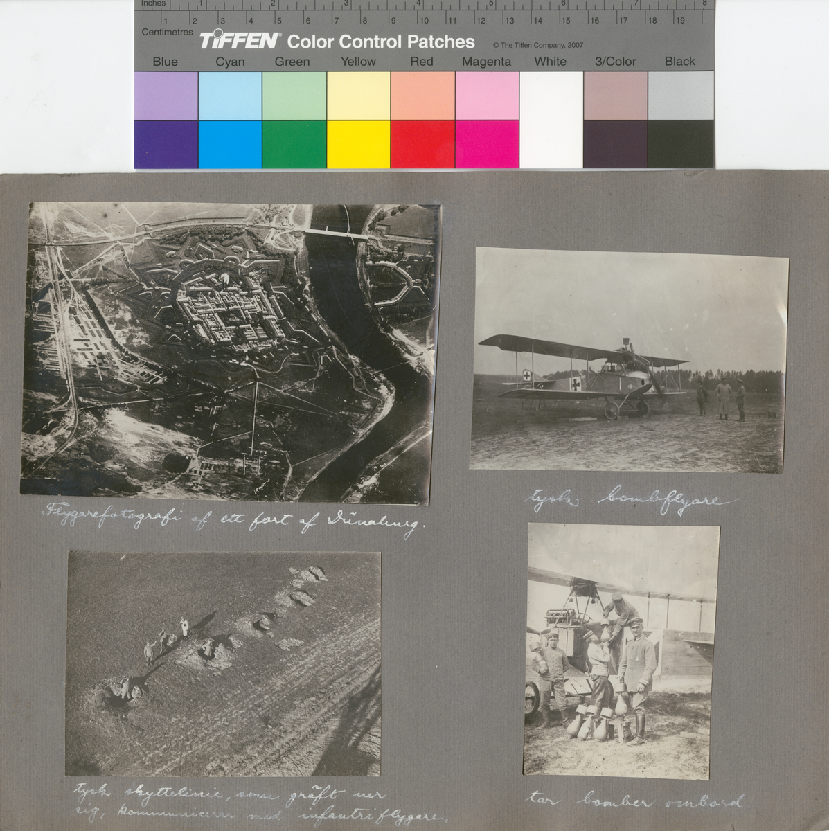 Text i fotoalbum: "Tysk skyttelinie, som gräft ner sig, kommunicerar med infanteriflygare".