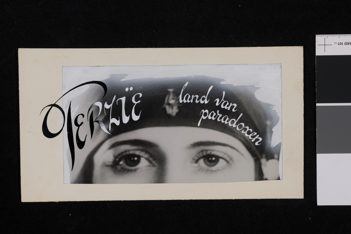 Portrett av keiserinne Soraya. Fotografier tatt av/ samlet inn av Elisabeth Meyer fra reise til Iran 1929.