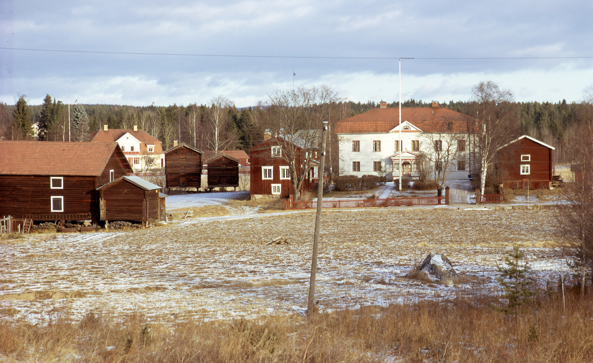 Vy över Ol-Jons gård i Långhed, Alfta.