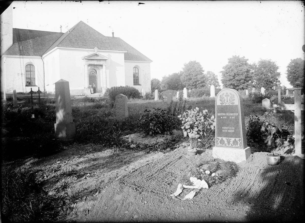 Gravsten på kyrkogård, Alunda kyrka, Uppland