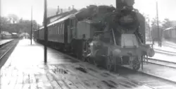 Damplokomotiv type 32c nr. 389 med persontog på Stavanger st