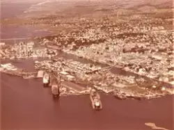 Flyfoto over Haugesund med skipsverftet Haugesund Mekaniske 
