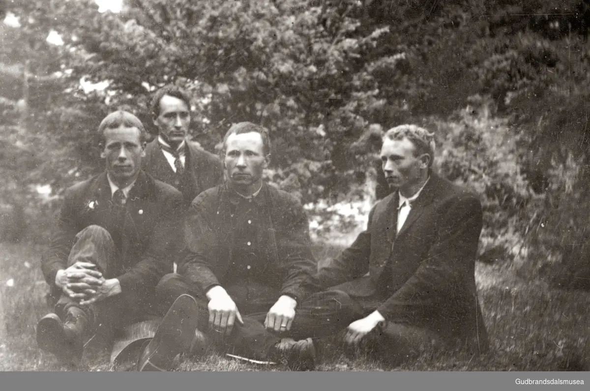 4 brør frå søre Husom i Amerika
 F.v.: Oluf Ødegård (f. 1878), Alfred Ødegård (f. 1880), Erik Ødegård (f. 1882) Sigurd Ødegård (f. 1887)