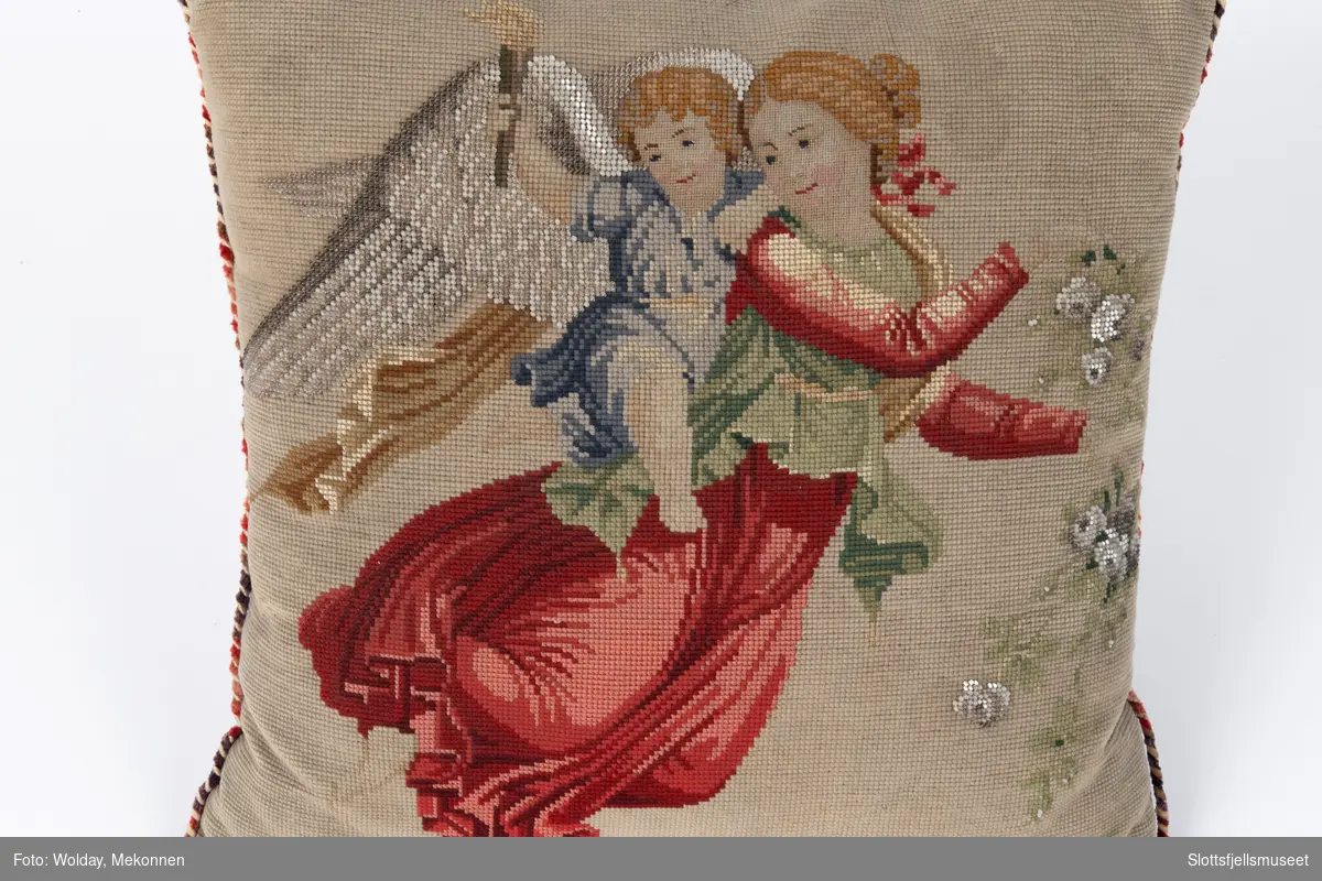 Engel som strør blomster med fakkelbærende barn på ryggen.