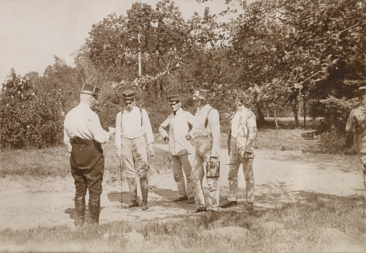 Text i fotoalbum: "I 12 officersöfning 1914."