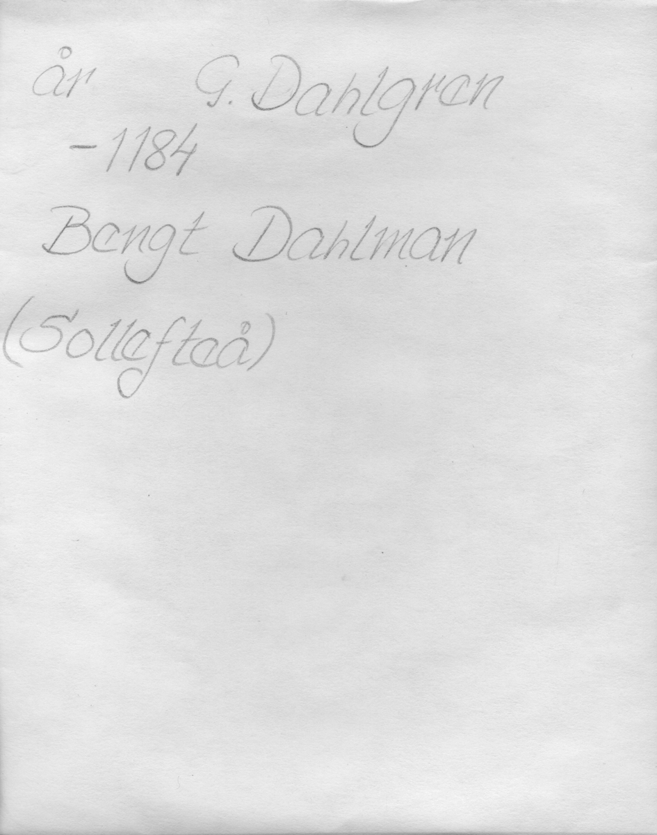 På kuvertet står följande information sammanställd vid museets första genomgång av materialet: Bengt Dahlman