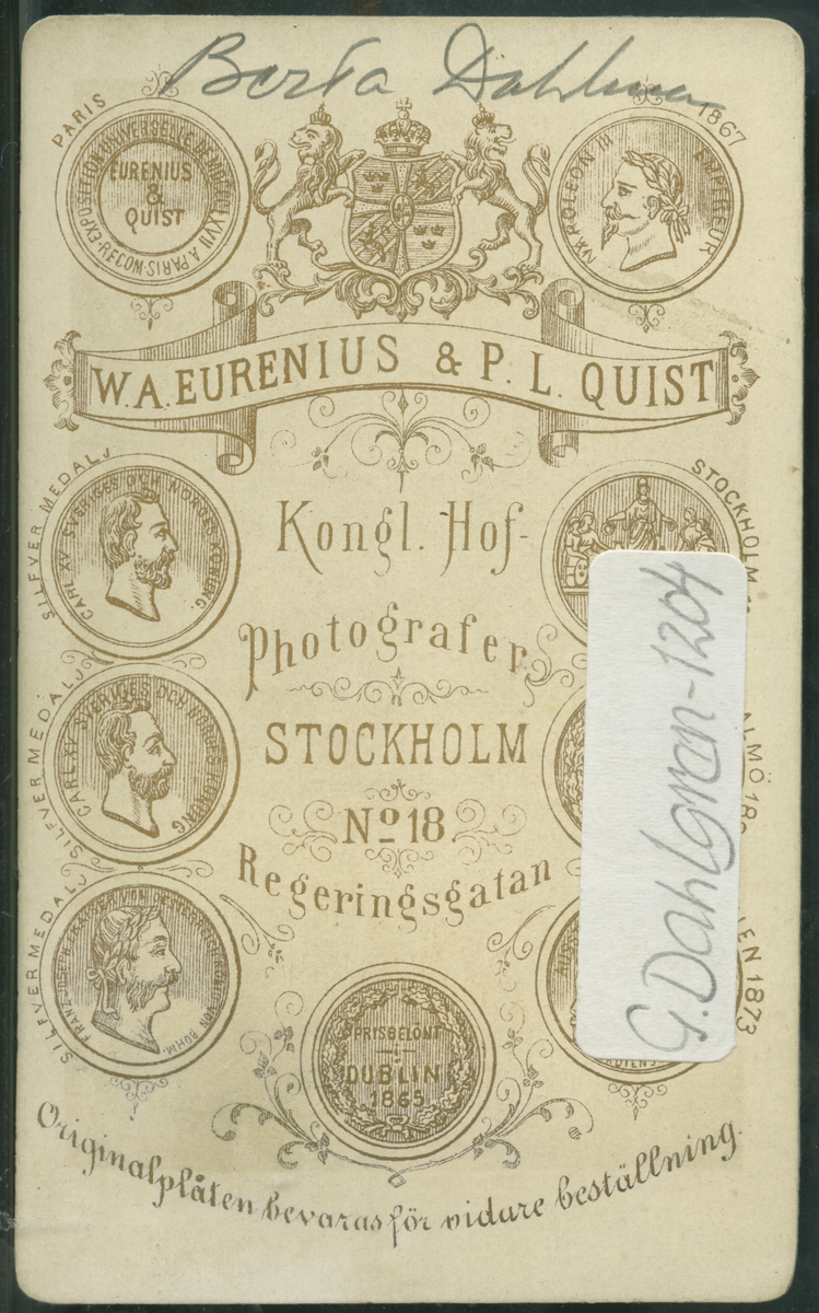 På kuvertet står följande information sammanställd vid museets första genomgång av materialet: Bertha Dahlman omkr. 10 år
Stockholm.